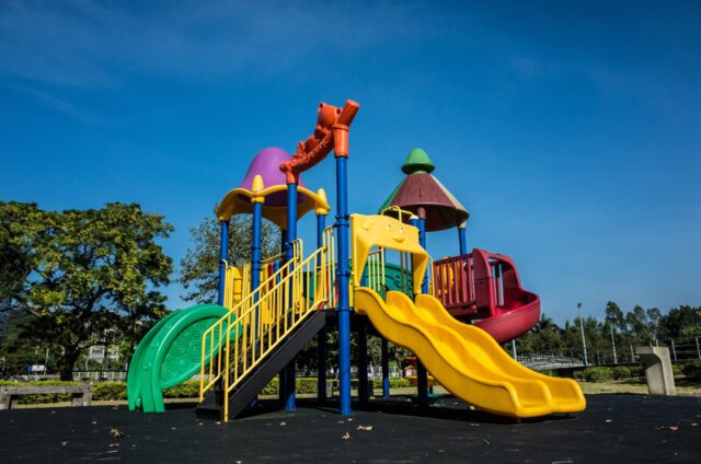Kinderspielplatz von Power Lai auf Unsplash